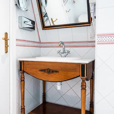 Eugénie 4* Paris