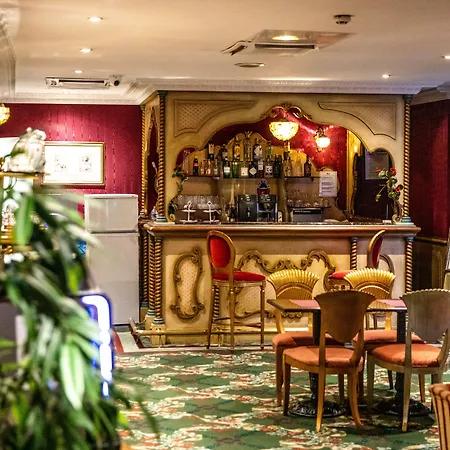 Maison Eugenie Hotell